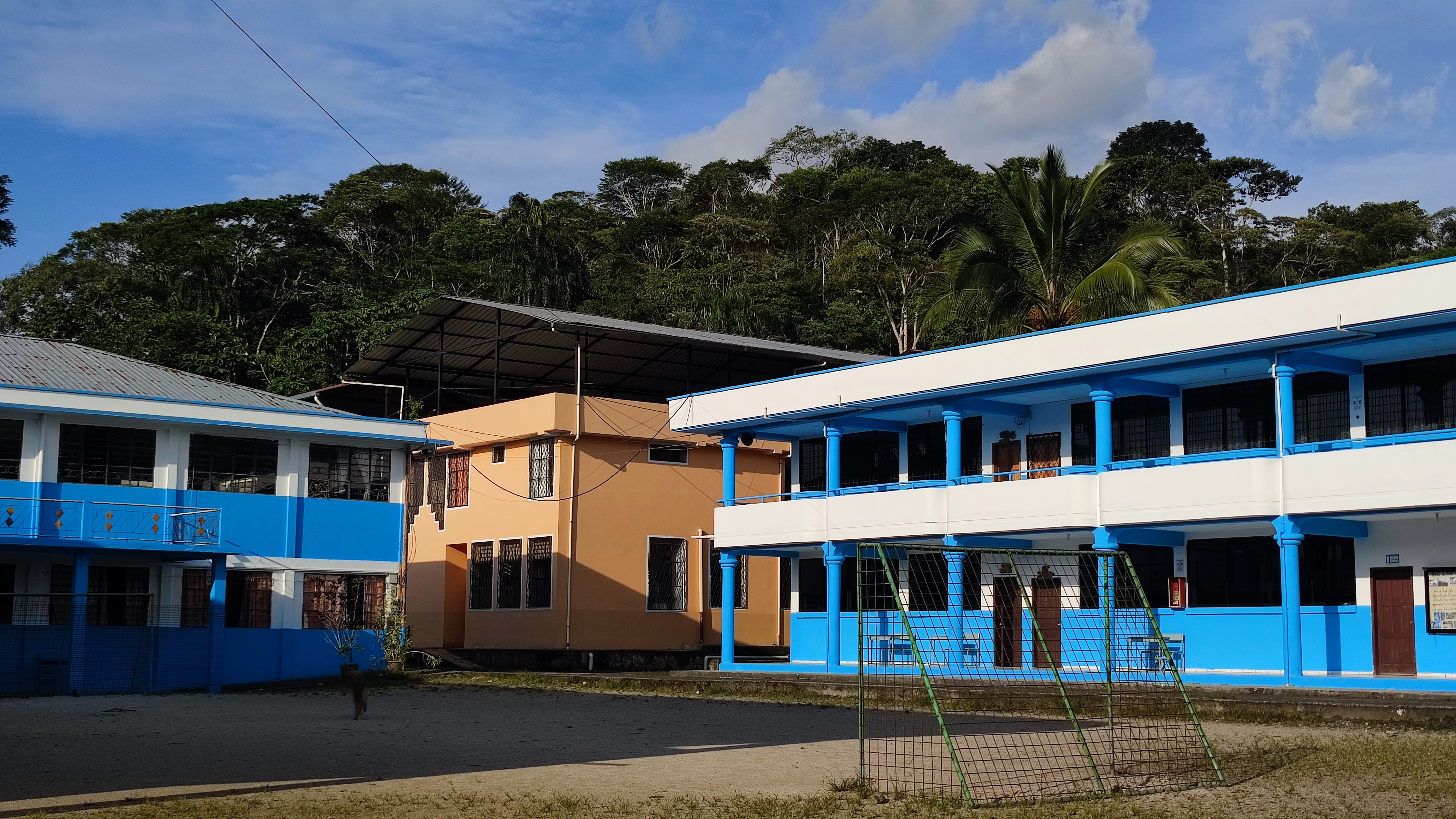 Fußballplatz der Schule