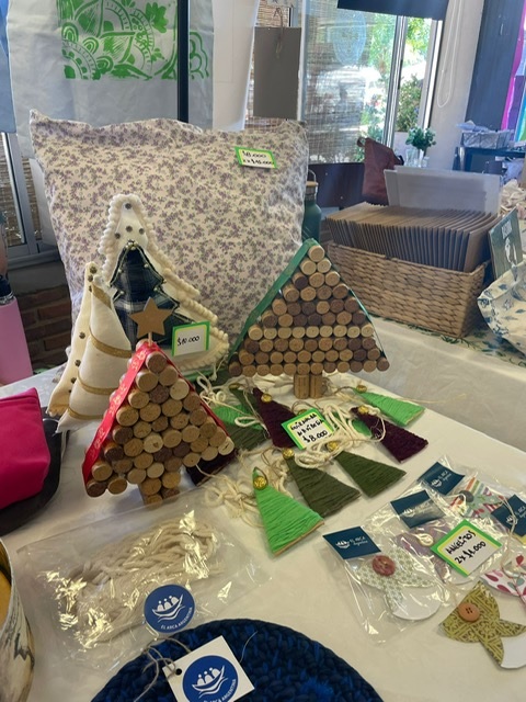 Gebastelter Weihnachtsschmuck für den Verkauf